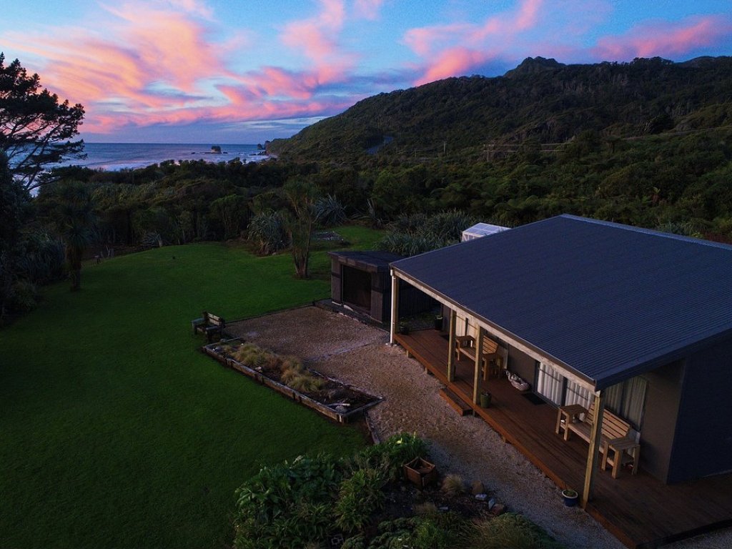 Breakers Boutique Accommodation - Exterior