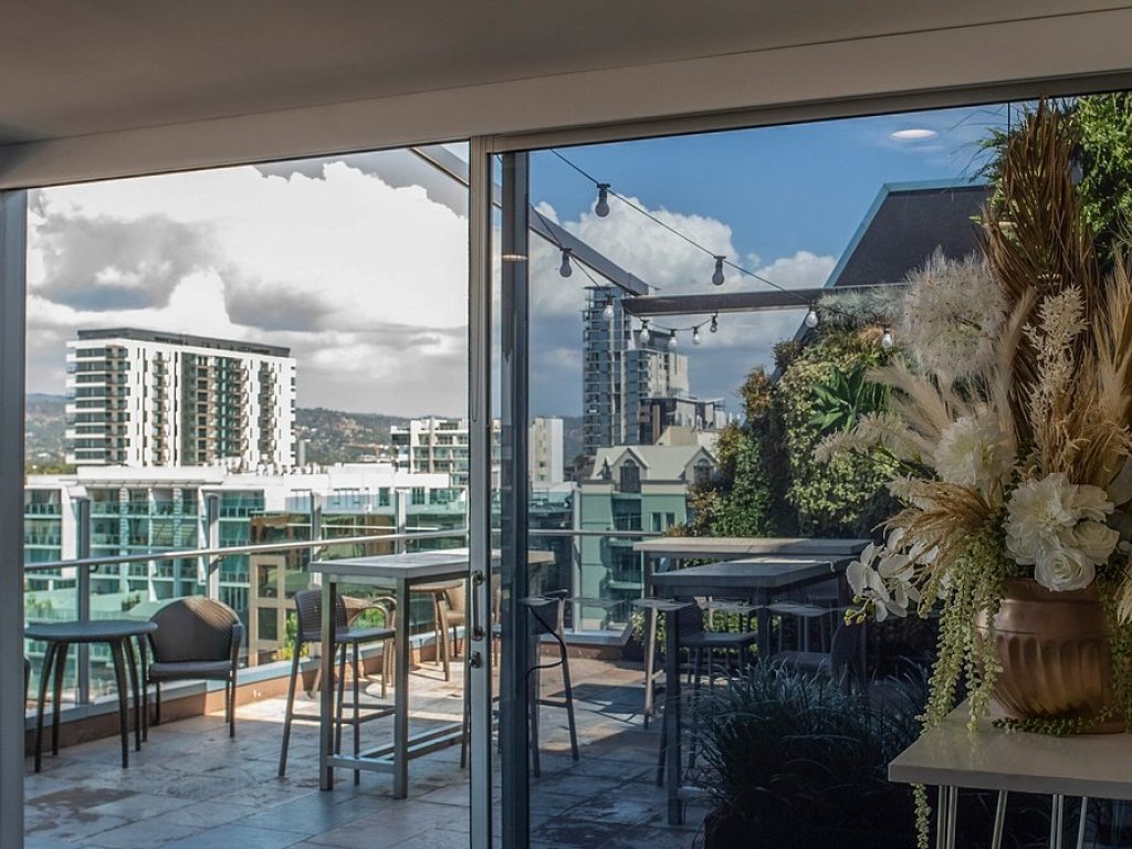 MAJESTIC ROOF GARDEN HOTEL - bar - Adelaida - Australia