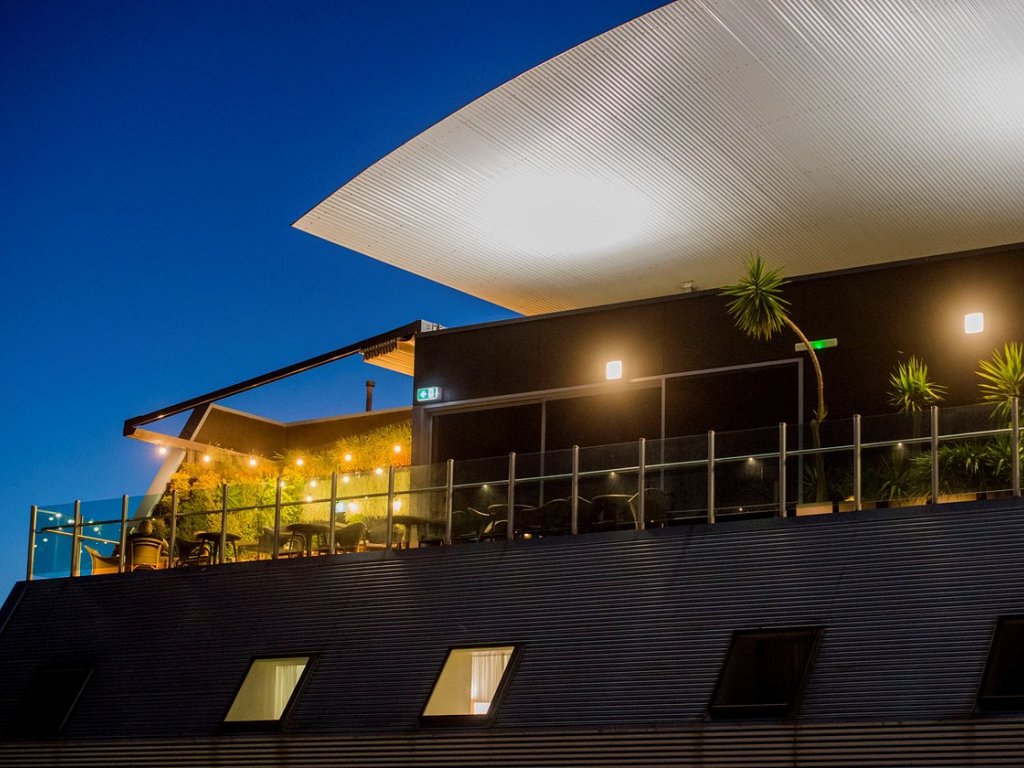 MAJESTIC ROOF GARDEN HOTEL - rooftop garden - Adelaida - Australia