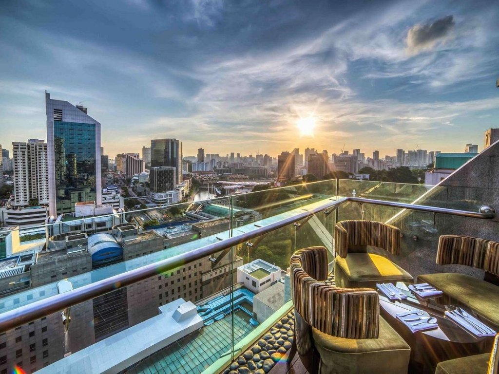 Peninsula Excelsior Singapore - Sky lounge bar