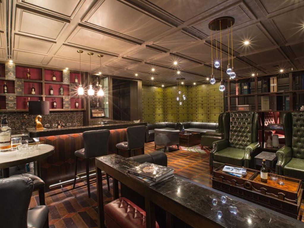 Bar Makati Diamond Residences  