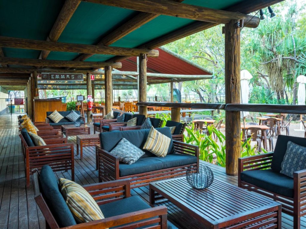 Lounge exterior - Emma Gorge Resort