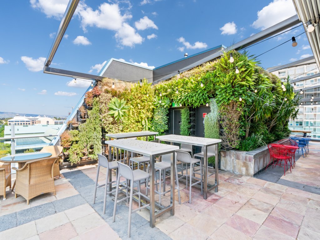 Rooftop The Majestic Roof Garden Hotel 