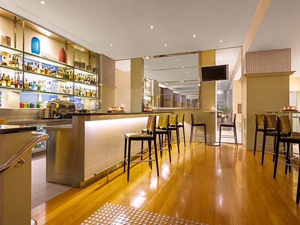Bar - Radisson Blu Plaza Hotel