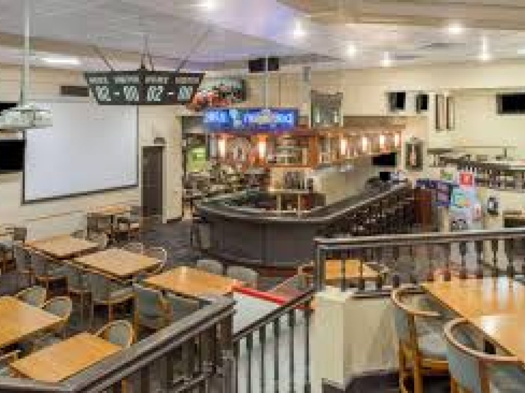 Bar/Restaurante - Ramada Hotel & Conference Centre by Wyndham Kelowna