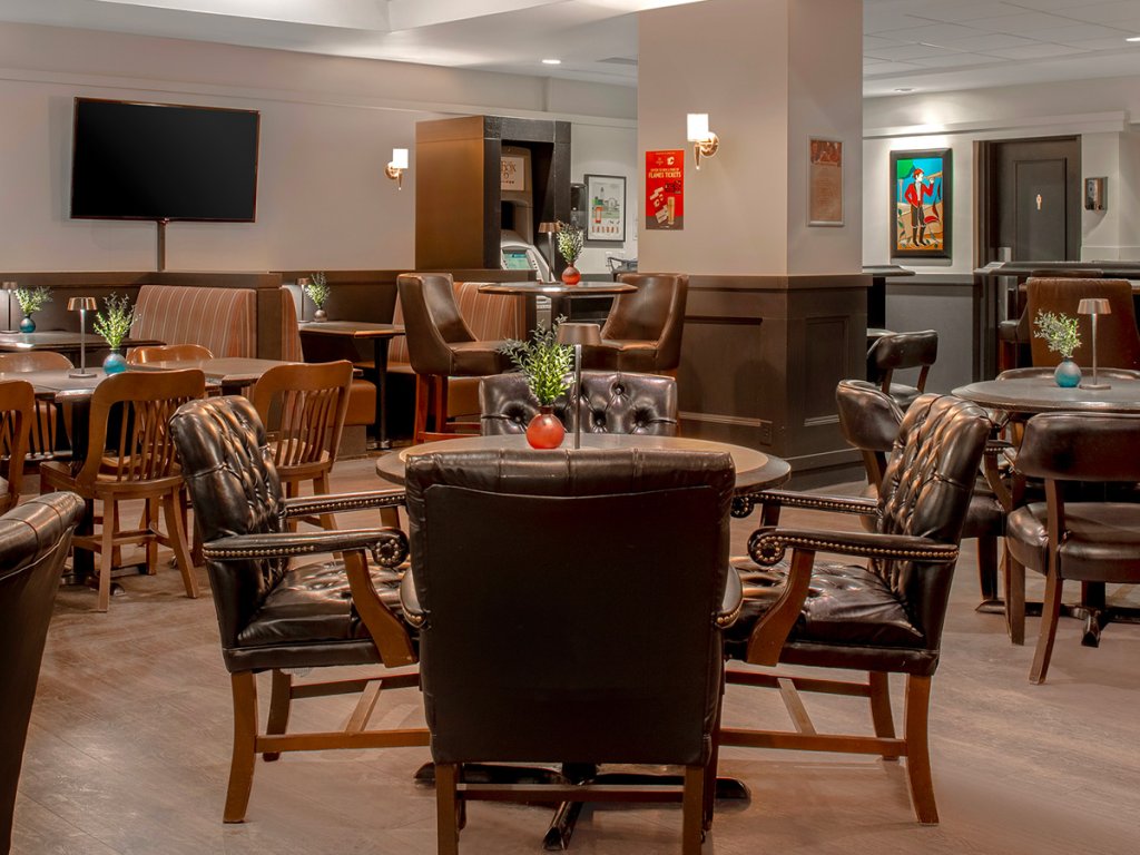 Bar - Ramada Plaza by Wyndham Calgary Downtown