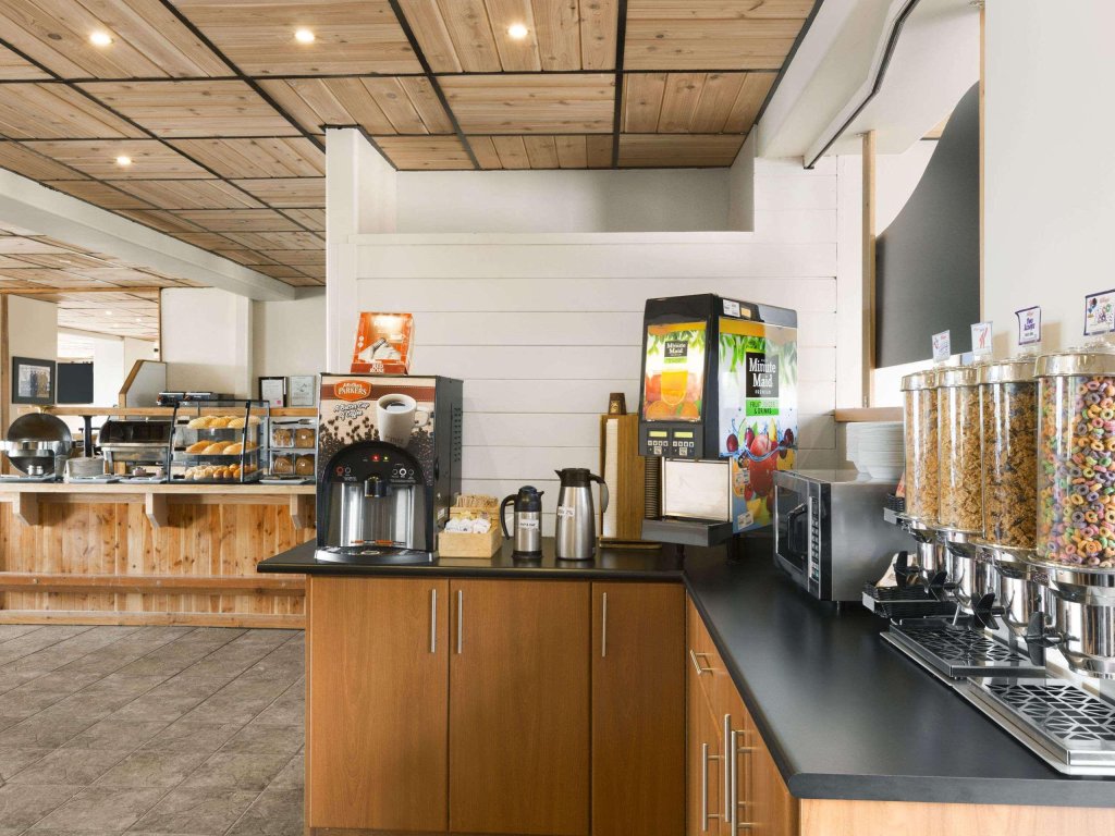 Cafetería - Days Inn by Wyndham Golden