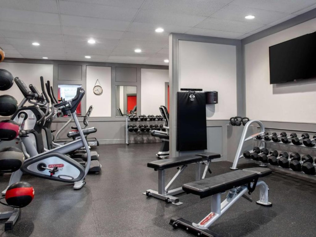 Gimnasio - Ramada Plaza by Wyndham Calgary Downtown