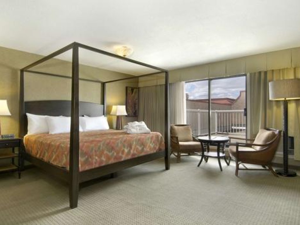 Habitación - Ramada Hotel & Conference Centre by Wyndham Kelowna