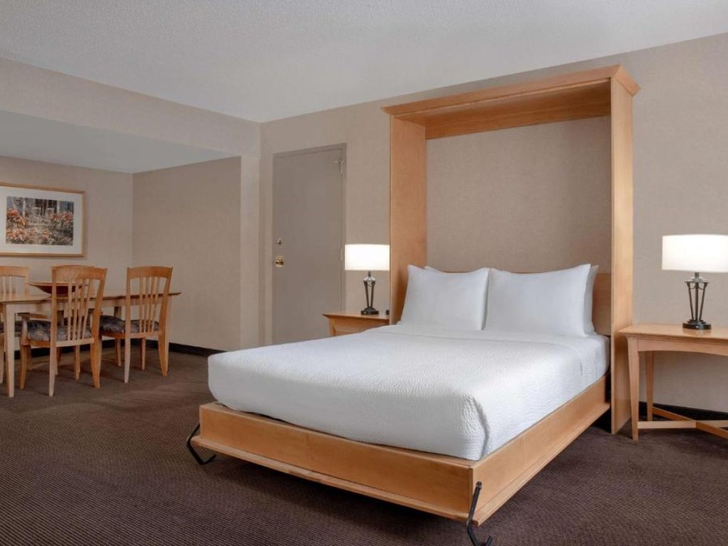 Habitación - Ramada Plaza by Wyndham Calgary Downtown