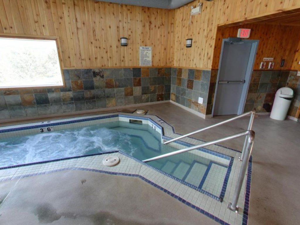 Jacuzzi - Days Inn by Wyndham Golden