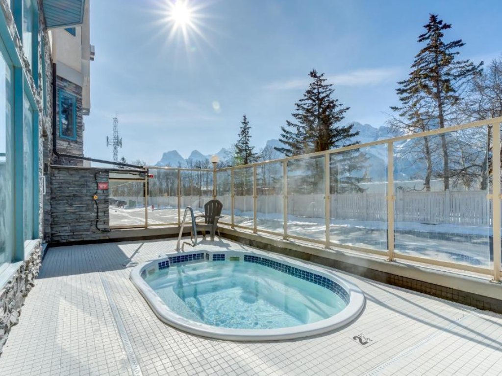 Piscina Exterior - Chateau Canmore