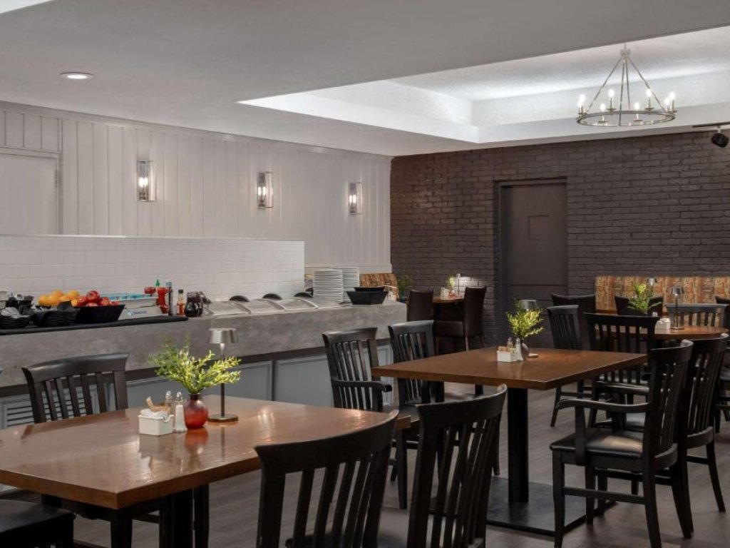Restaurante - Ramada Plaza by Wyndham Calgary Downtown