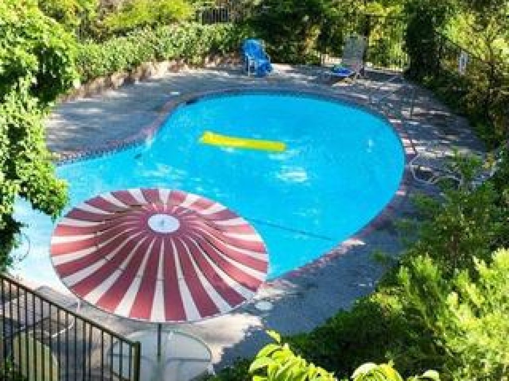 Piscina Exterior - Best Western Plus Yosemite