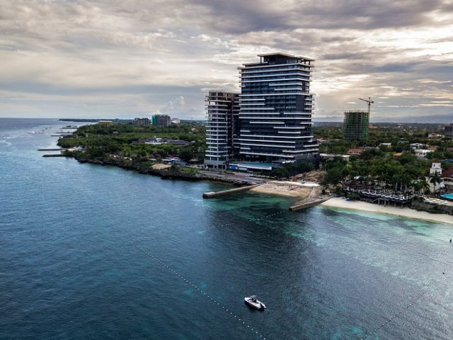 THE REEF ISLAND RESORT MACTAN