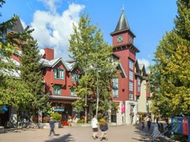 Delta Whistler Village Suites 4*