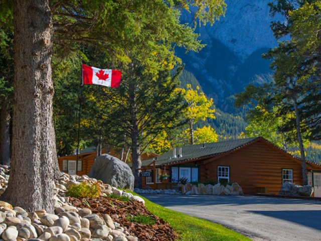 Overlander Mountain Lodge