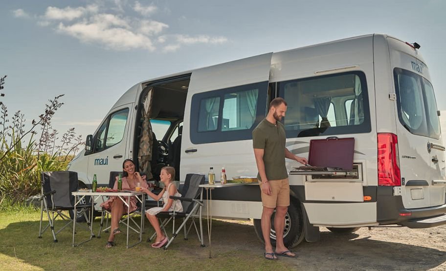 Motorhome Ultima 2 Berth - Vista exterior familia