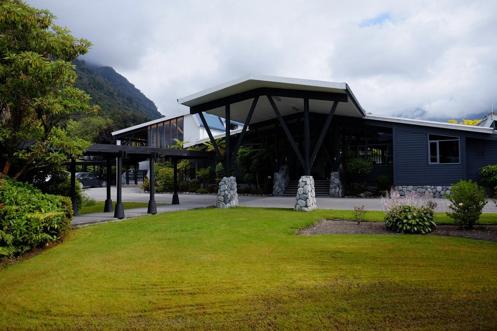 Scenic Hotel Franz Josef Glacier - Exterior