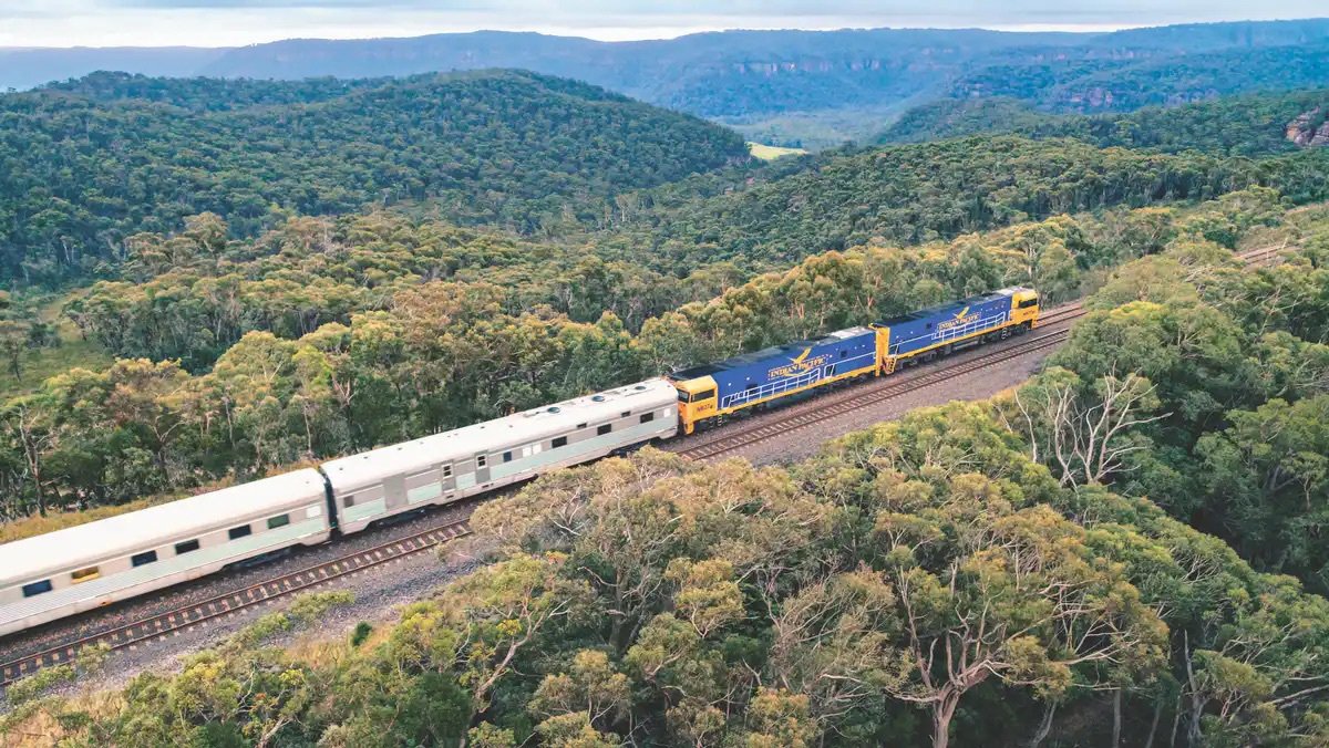 Train Indian Pacific Gold Service - Exterior - Australia